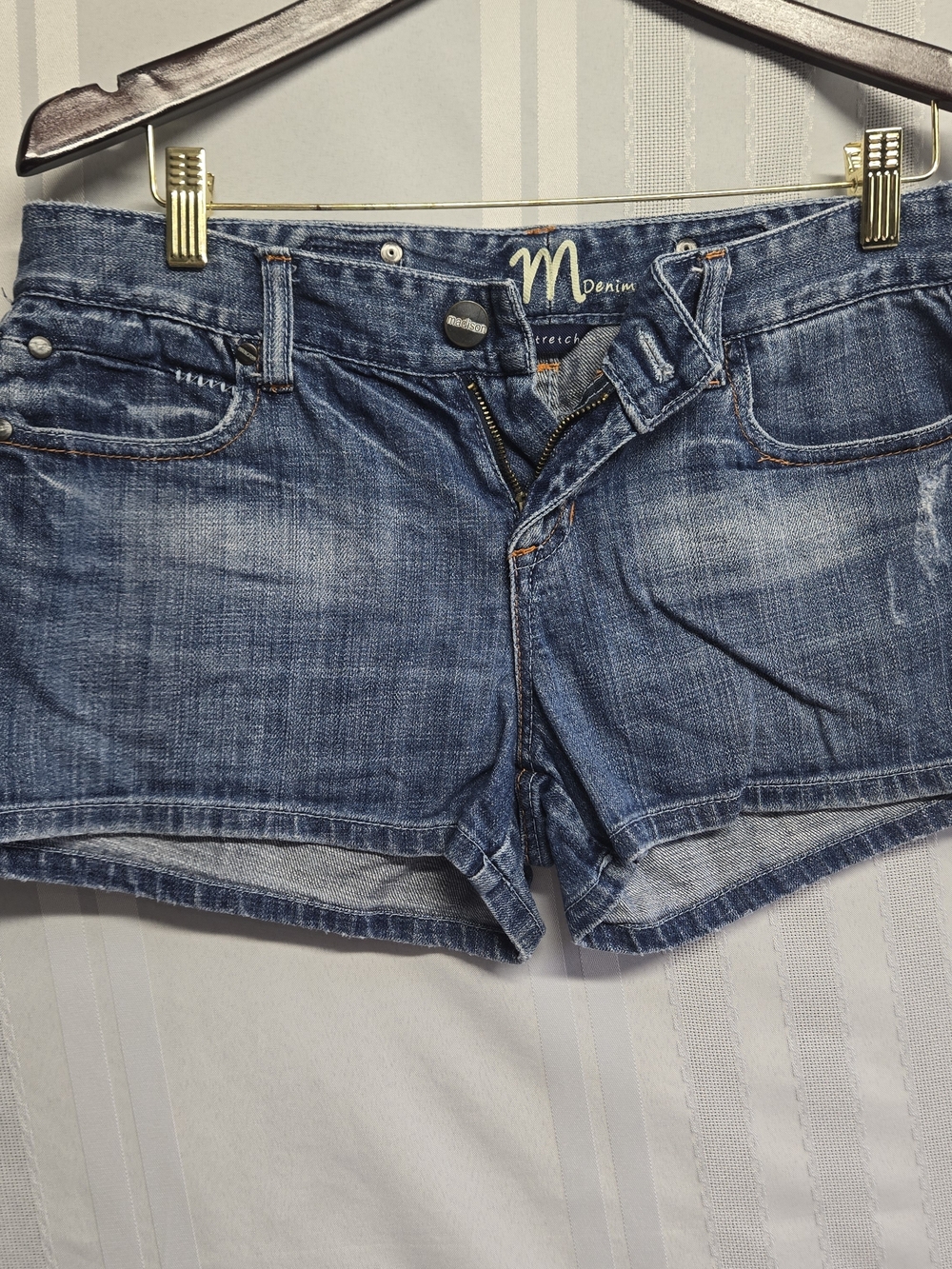 Madison Denim Shorts Womens 9/10 Boyfriend 3" Mid Rise Stretch Distressed Faded